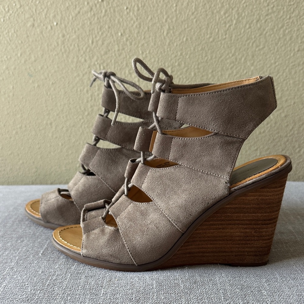 Melrose and Market Calista Taupe Faux Suede Lace Up Wedge Sandals Size 9
